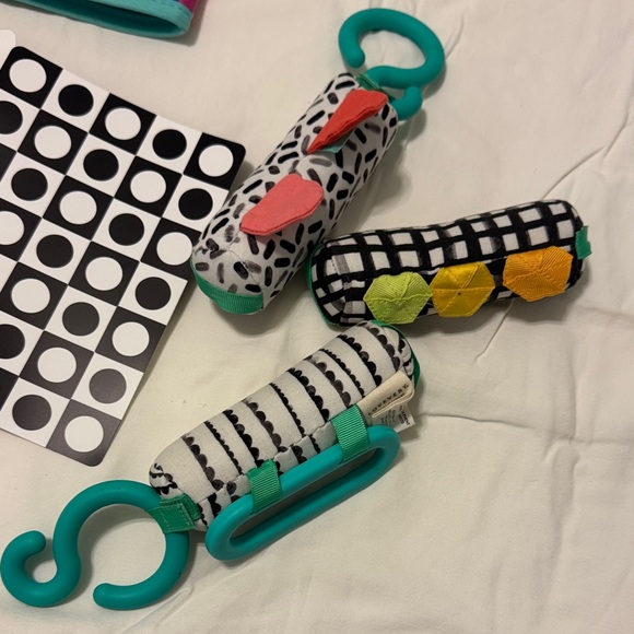 LOVEVERY - The Looker Play Kit for Baby Weeks 0-12 - Picture 9 of 9